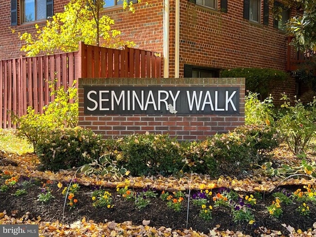 Building Photo - 2704 Dartmouth Rd