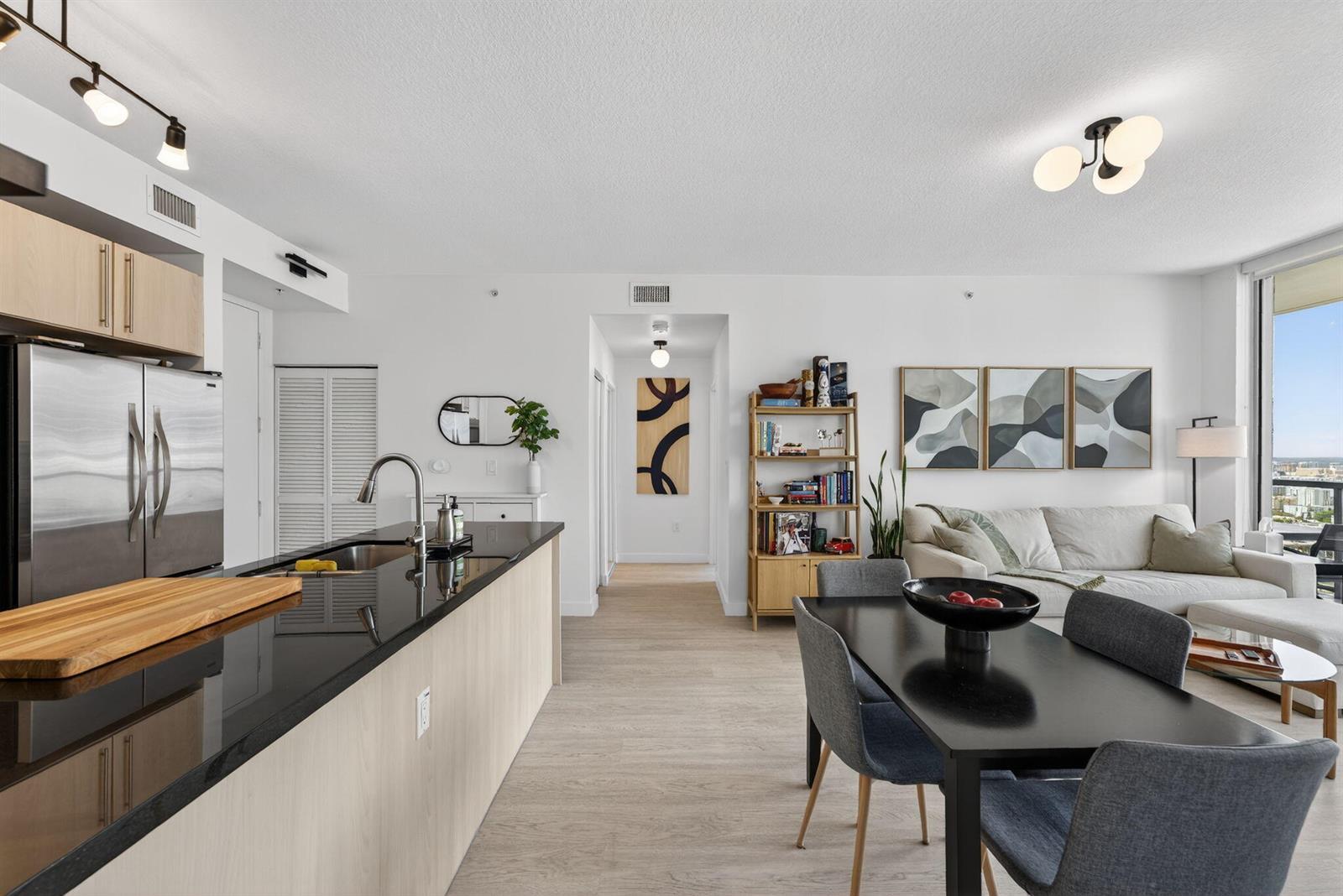 Building Photo - 1111 SW 1st Ave