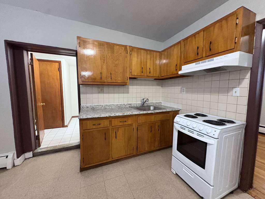 Building Photo - 514 Main St