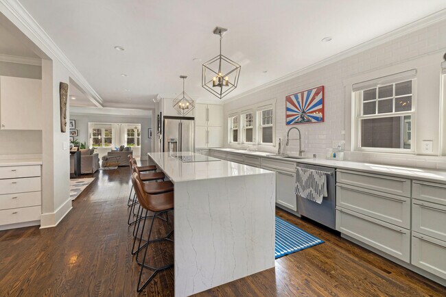 Building Photo - 4445 N Frederick Ave