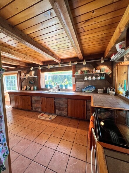Building Photo - 260 Rustic Ln