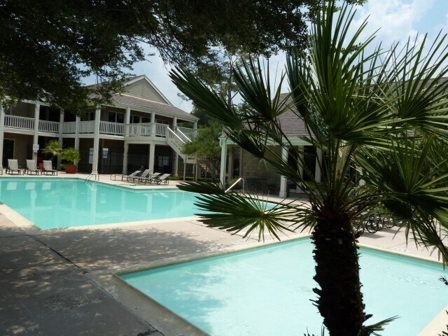 Building Photo - 2100 Tanglewilde St