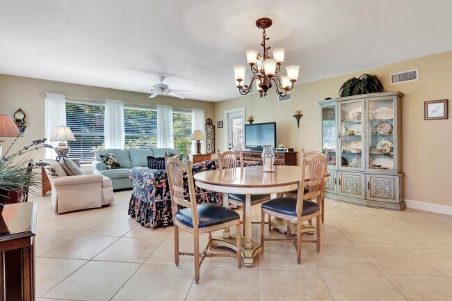 Building Photo - 390 N Juno Ln