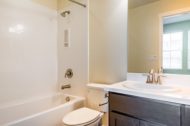 Building Photo - Walking Distance to Downtown Mountain View, Cal Train and the Amazing Farmers Market