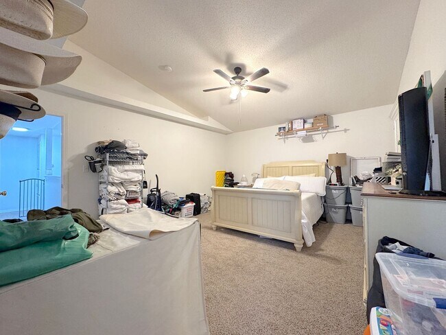Building Photo - East El Paso 4 bed Refrig A/C w/Gorgeous L...