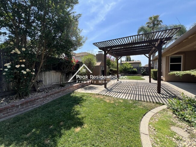 Building Photo - Beautiful 3bd/2.5ba Elk Grove Home