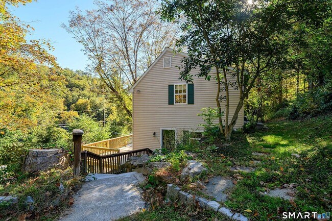 Building Photo - 54 Farview Dr