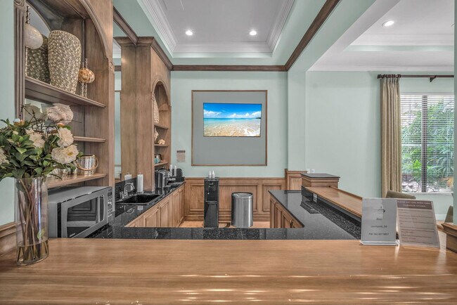 Building Photo - 630 S Sapodilla Ave