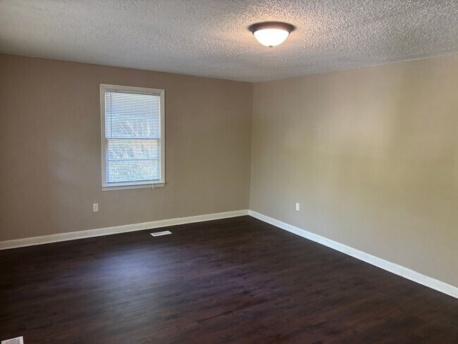 Building Photo - 213 Caulder Cir
