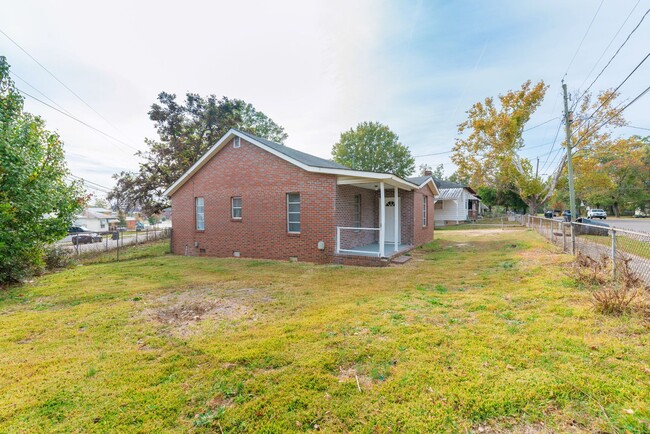 Building Photo - Brick home with a fenced-in yard!