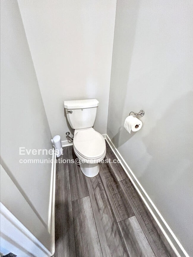 Building Photo - 549 Swanholme Dr