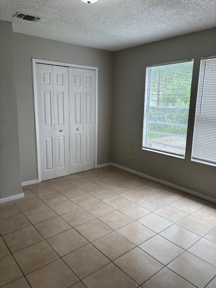 Building Photo - 230 Schmeltzer Ln