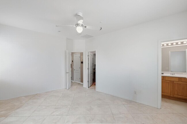 Building Photo - 881 S Porter St