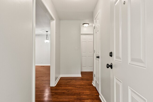 Building Photo - 3 Hickory Ln