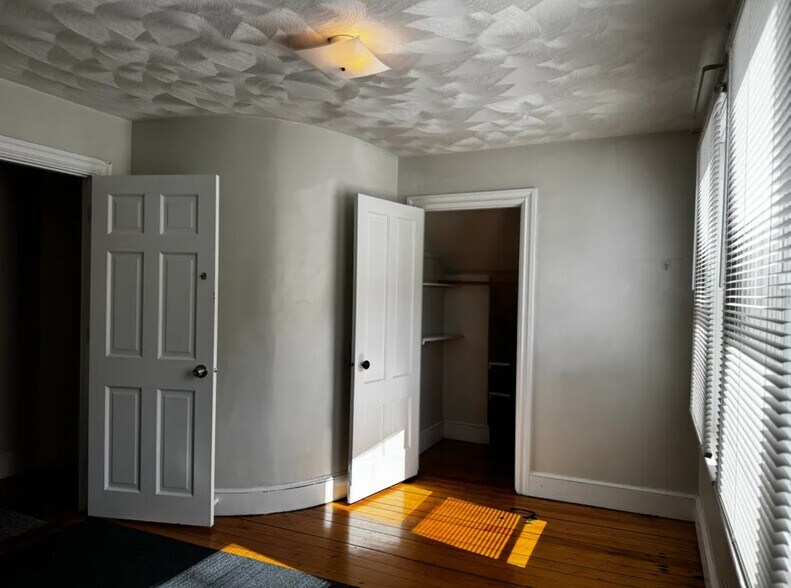 Building Photo - 148 De Pasquale Ave