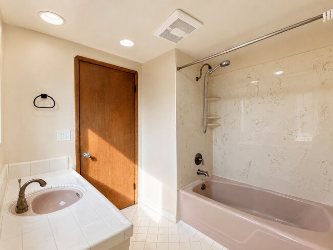 Building Photo - Beautiful 3-Bedroom Home for Rent in Fremont