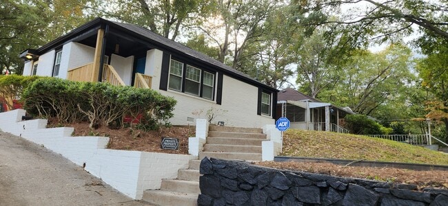 Building Photo - 1824 Tiger Flowers Dr NW