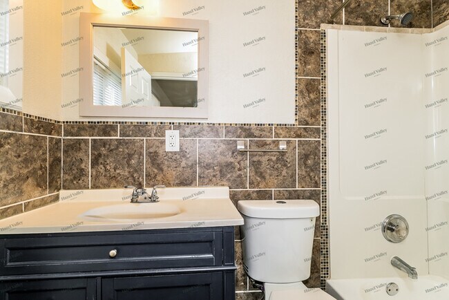 Building Photo - 865 Pebble Ln