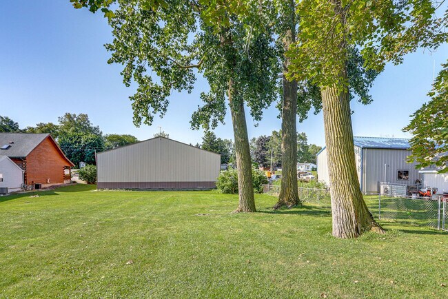 Building Photo - 2130 E Sand Rd