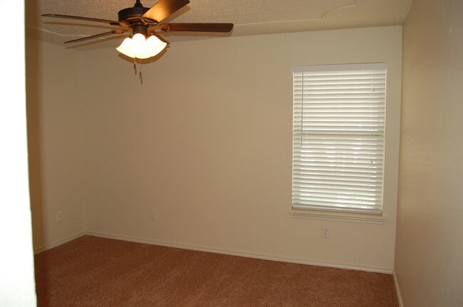 Building Photo - Three Bedroom in Southwest Lubbock - Great Location!