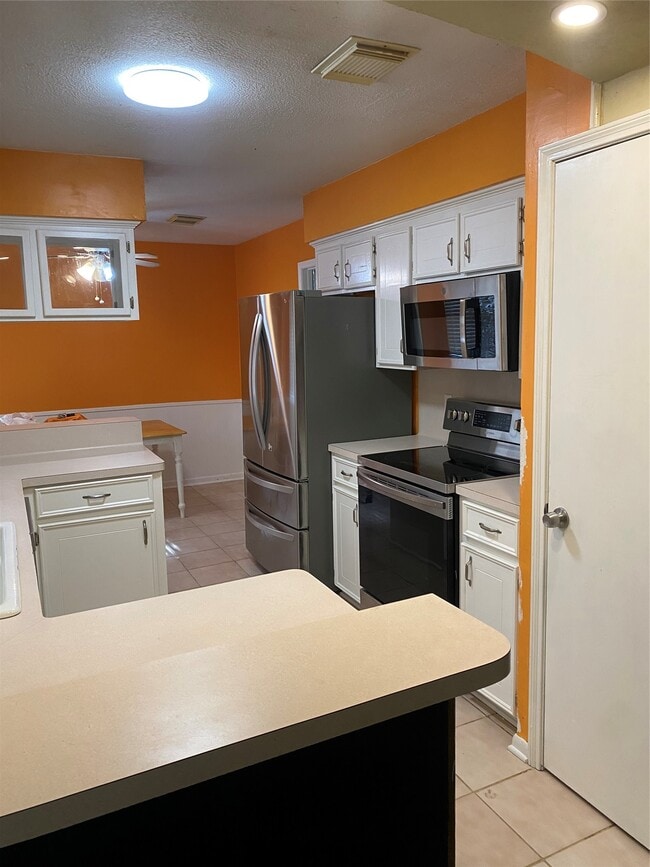 Building Photo - 415 N Forest Blvd