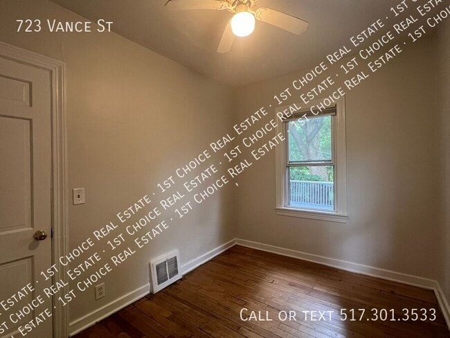 Building Photo - 723 Vance St