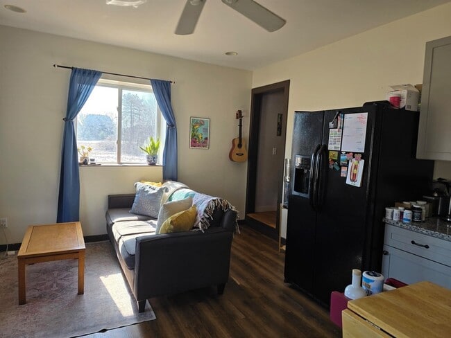 Building Photo - 352 Packers Falls Rd