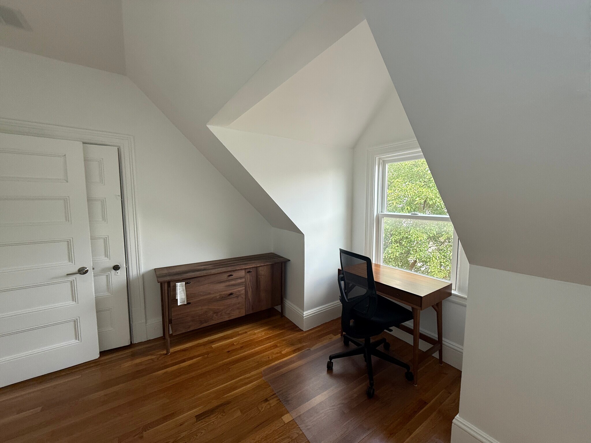 Building Photo - 96 Munroe St