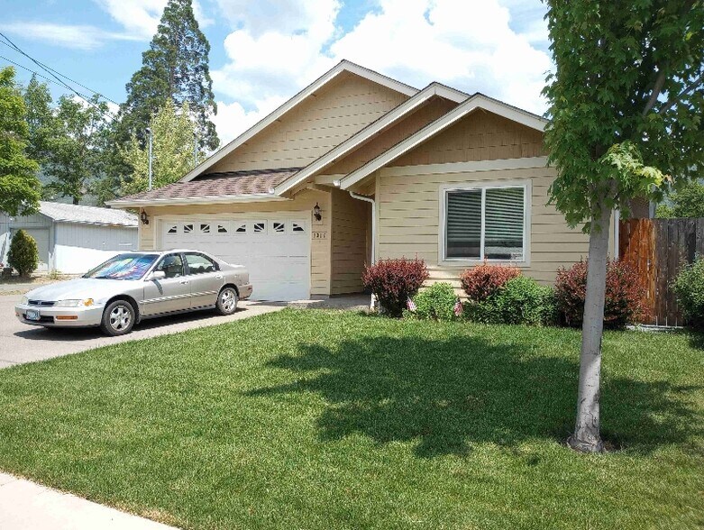 Building Photo - 1317 NW Conklin Ave