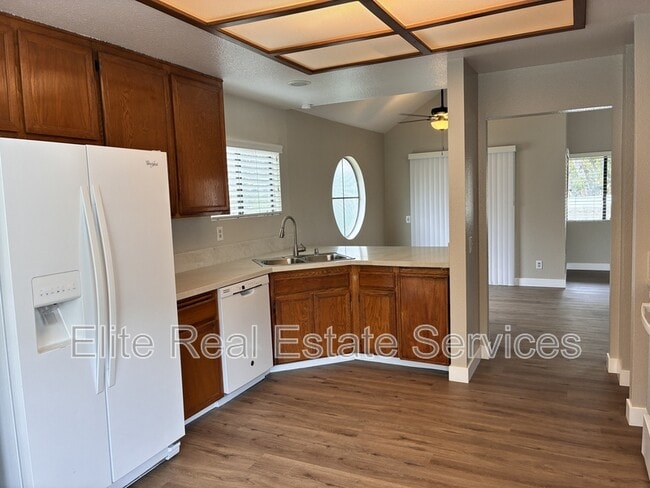 Building Photo - 4582 Villas Dr