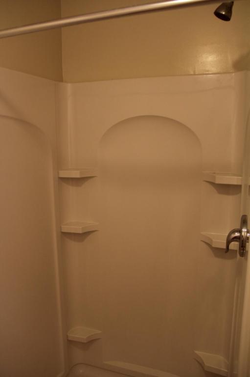 Building Photo - 605 W Maple Ave