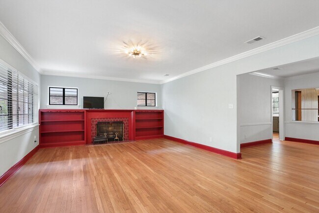Building Photo - Renovated 3BR / 2BA Home for Rent on Gordonston Ave