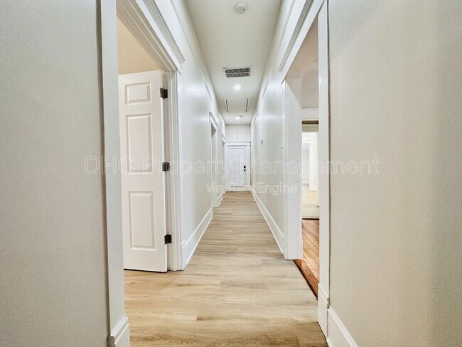 Building Photo - 365 Inman St SW