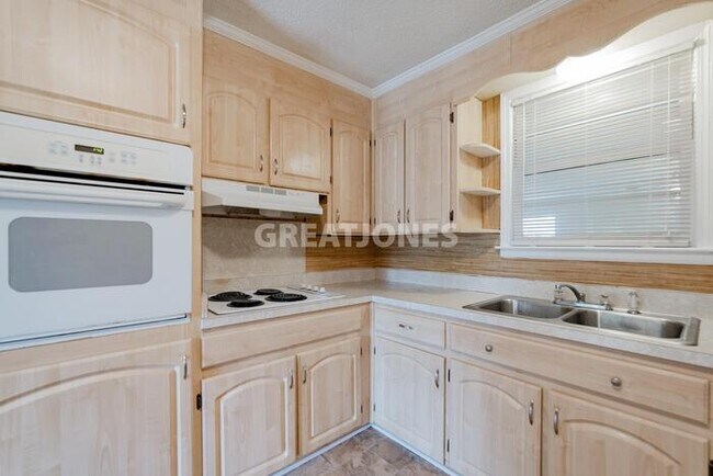Building Photo - 7268 Fontana Dr