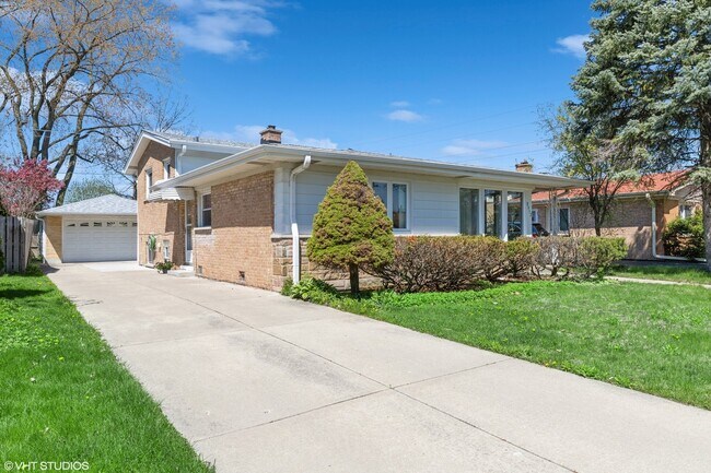 Primary Photo - 8952 Oak Park Ave
