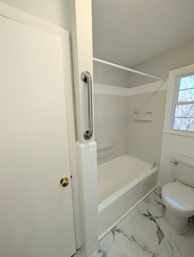 Building Photo - Asheville Long Term Rental