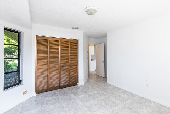 Building Photo - 838 Jarvis St