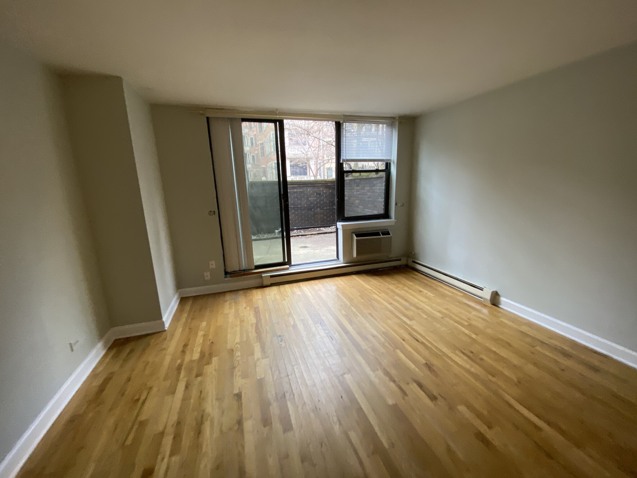 Building Photo - 1443 N Dearborn St