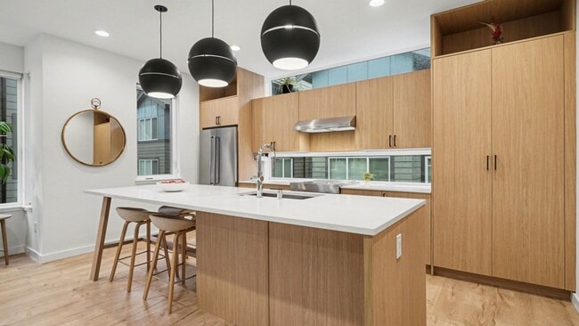 Building Photo - 3Bd/2.25Ba Seattle Townhouse