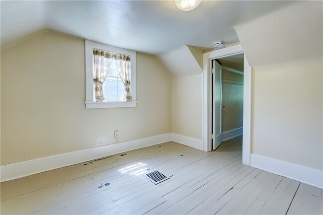 Building Photo - 106 Ellingwood Dr