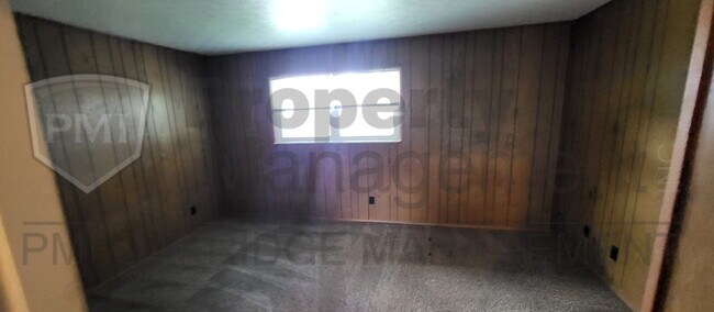 Building Photo - 2 Bed 1.5 Bath Townhome