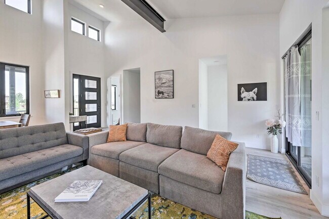 Building Photo - 30610 Boot Ct