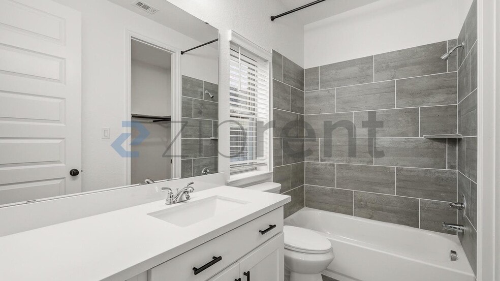 Building Photo - Unit