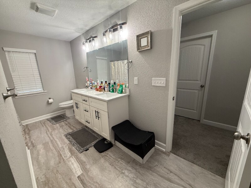 Building Photo - 1614 Hawthorne Dr