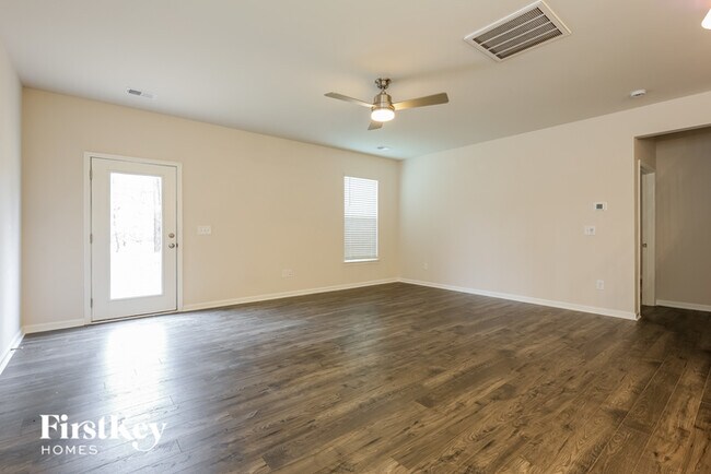 Building Photo - 1109 Mission Hill Ln