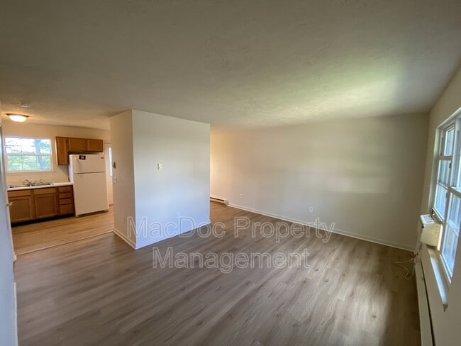 Building Photo - 624 Highview Ct