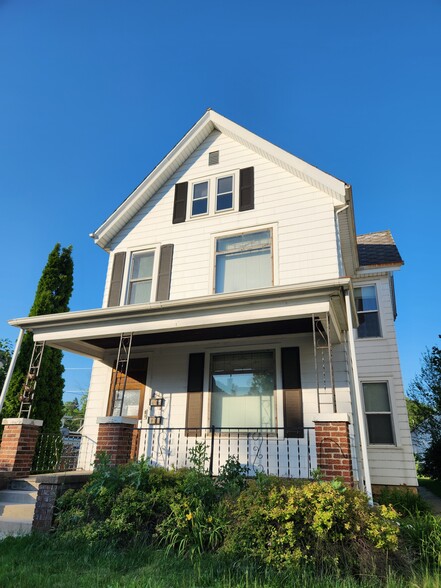 Charming Historic Duplex with Large Shared Yard - 2548 Jackson St