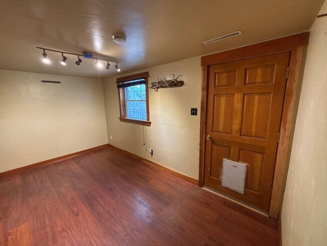 Building Photo - 218 6th St