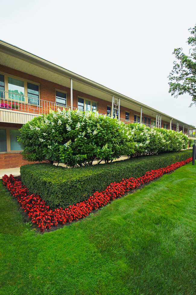 Building Photo - Legacy Manor