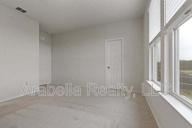 Building Photo - 440 Lynwood Gold